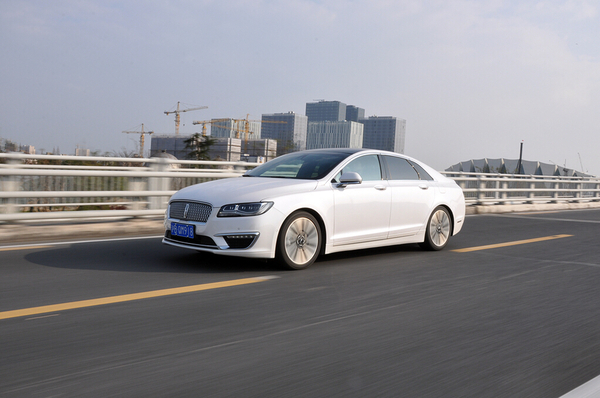 试驾林肯mkz视频,林肯mkz对比bba