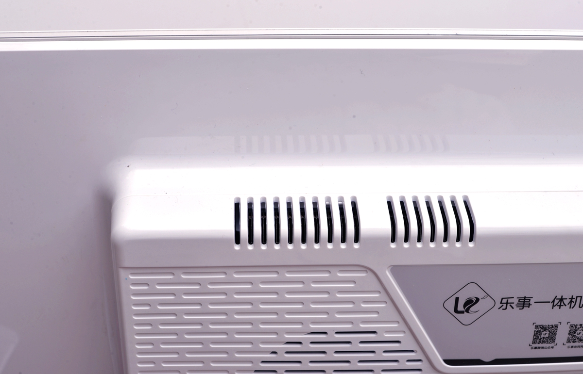 未到年二十八就扫除，晒一下我书房用的主力电脑