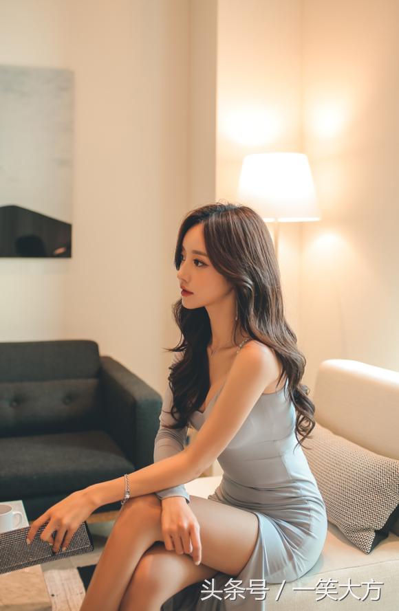 孙允珠鹅黄长摆裙,孙允珠露肩礼裙鉴赏