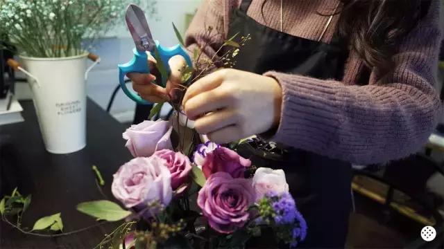 世界这么吵，90后的她却在花的世界里把文艺过成了生活！