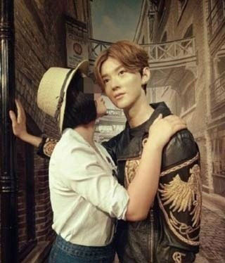 泥萌认识鹿晗吗？就“亲”他，看看，这才是最真实的鹿晗