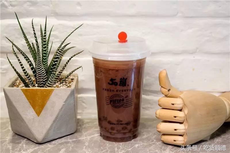 很多大明星都是大良这家店的粉丝，50杯明星同款奶茶免费送！