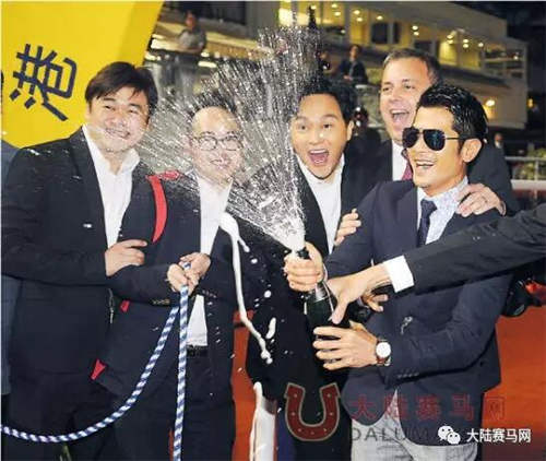 人不行,赛马上!甄子丹和洪金宝的赛马“真刀实枪”PK了一把!