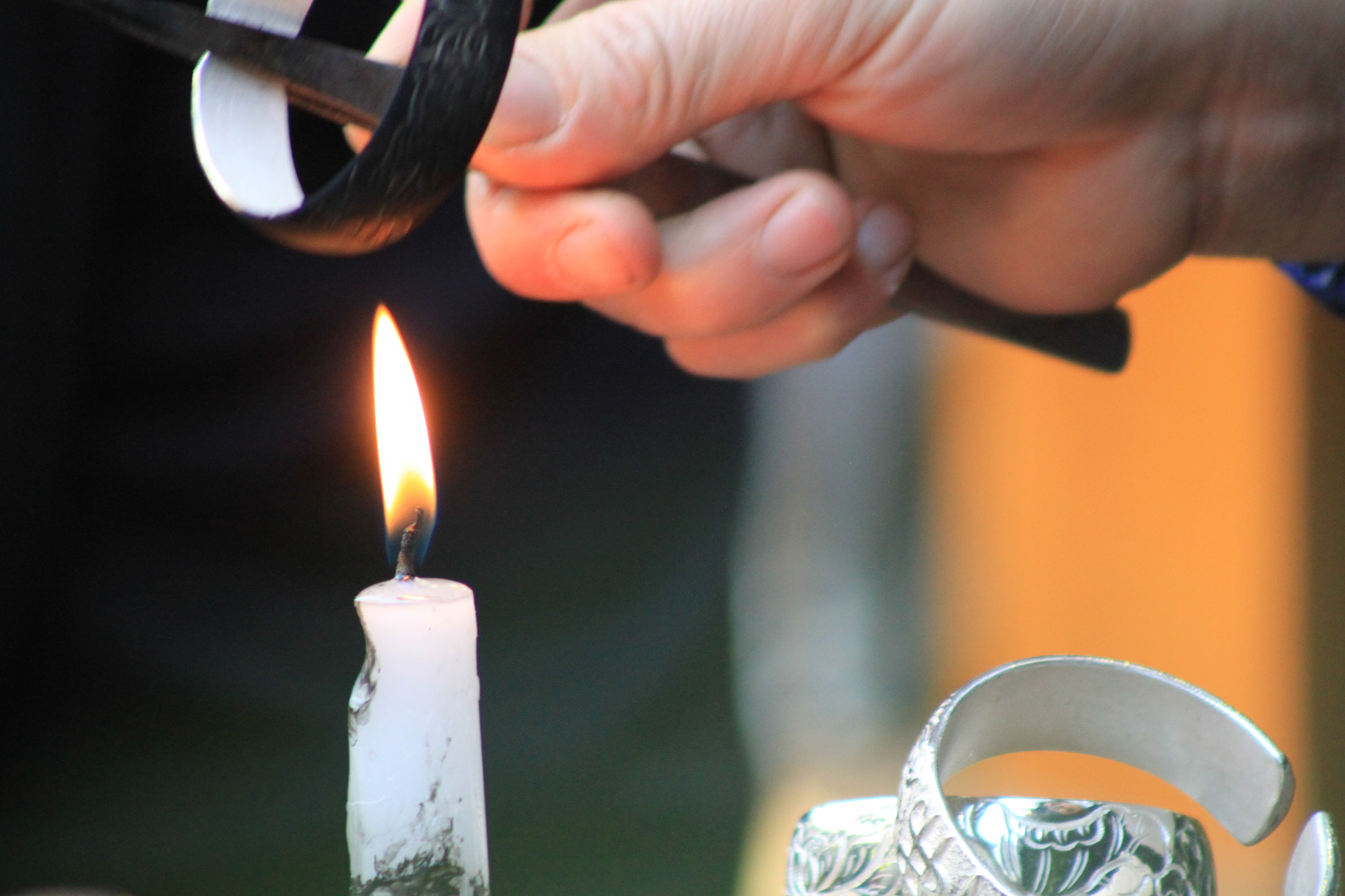 纯银手工打磨视频,手工打磨银品全过程