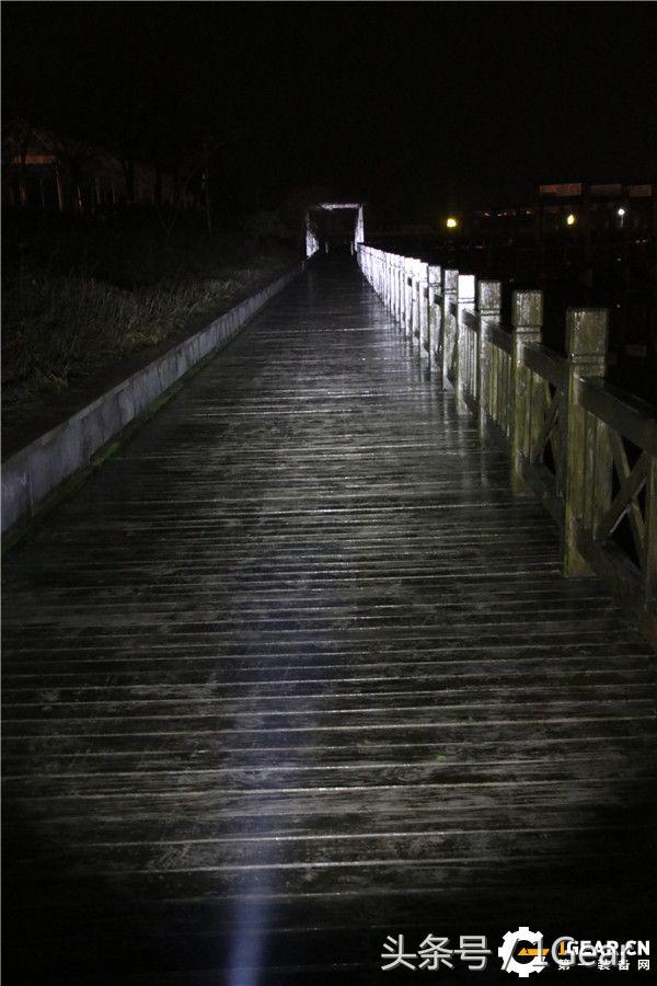 全球领先的高端照明品牌,防身专家,凯瑞兹XT1C测试