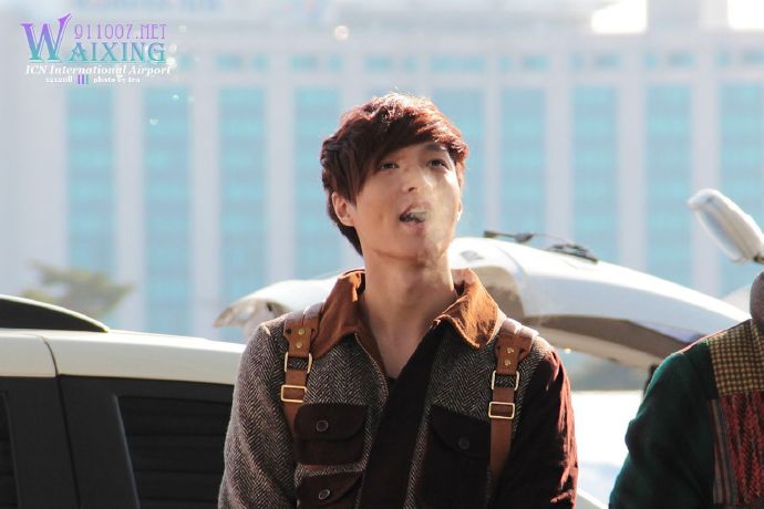 张艺兴这个中二少年，一个人在那玩哈气玩得不亦乐乎，苏死人了！