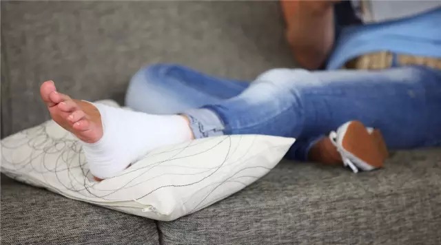 踝关节放血针刺什么部位,踝关节扭伤刺血疗法