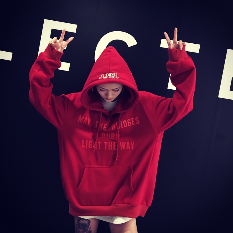 韩剧穿搭秋冬大衣卫衣,韩剧连帽拉链卫衣搭配裤子