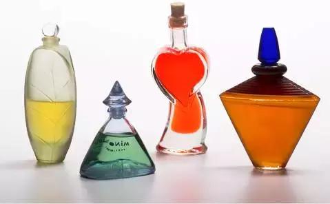 坐飞机注意事项及携带物品一览表,坐飞机干货能随身携带吗