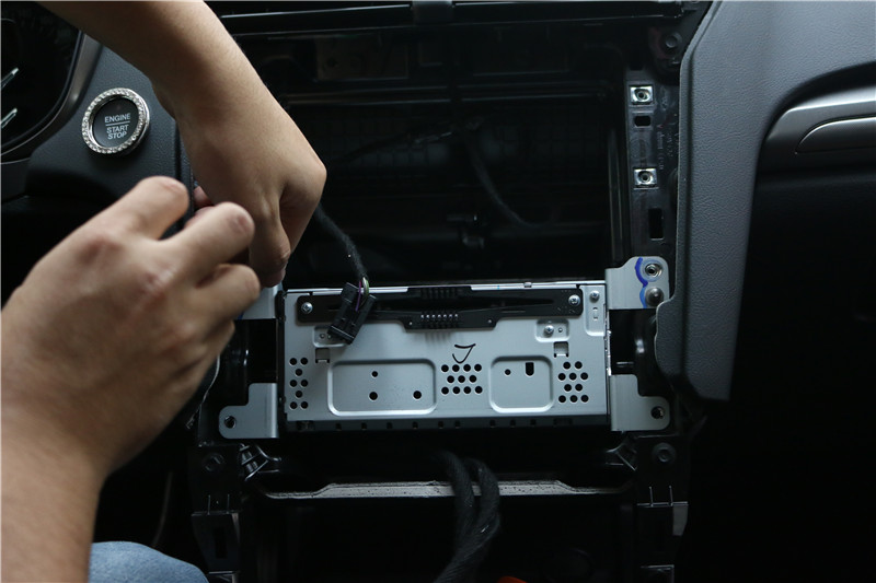 17款新蒙迪欧改畅影12.1寸2G运行+64G储存升级版导航