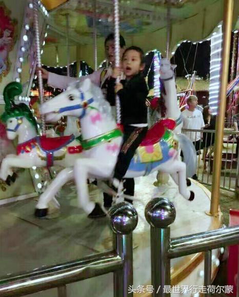 贾乃亮带甜馨游公园,爸爸回来了贾乃亮甜馨三亚