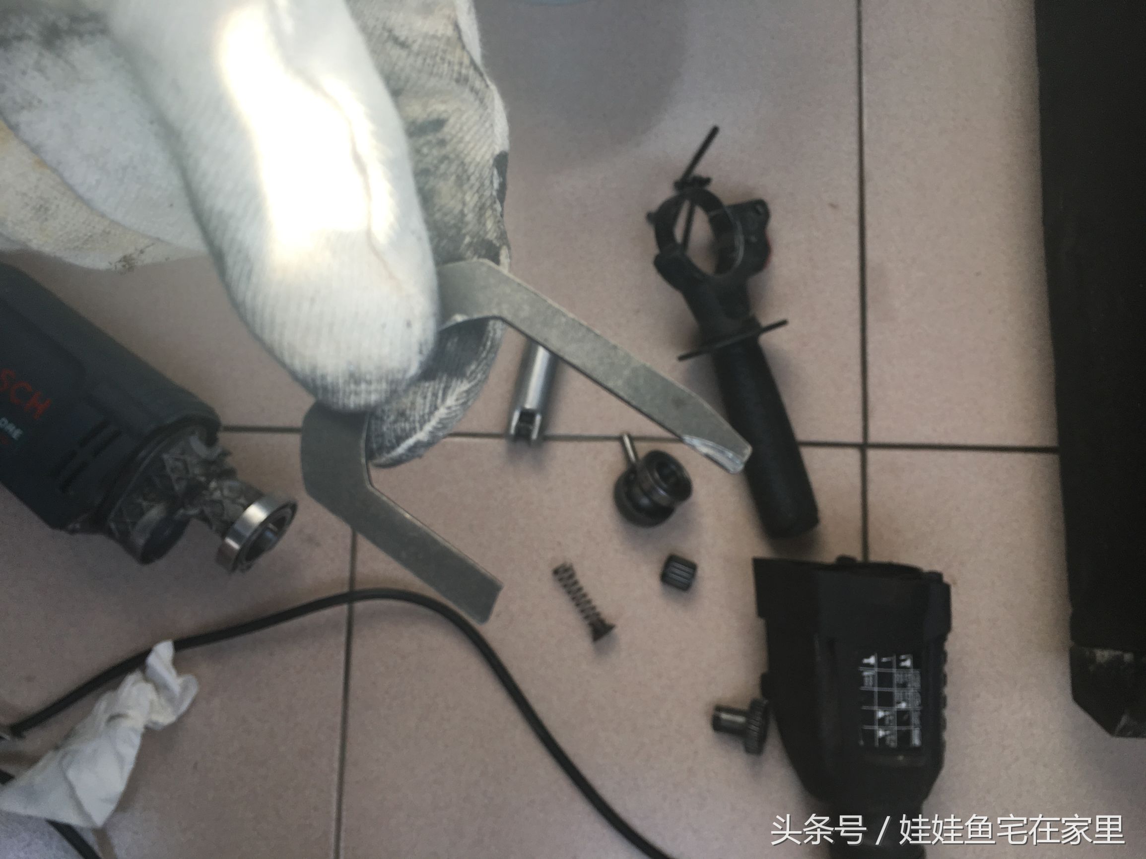 高仿博世轻型电锤全部拆解视频,正品博世电锤28d与高仿区别图片