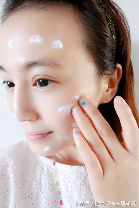 护肤品不吸收的表现是什么样的,护肤品在脸上吸收很快是好的吗