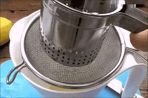 榨柠檬的正确做法,普通柠檬最简单的做法