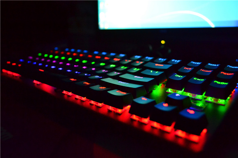 发光机械键盘推荐,机械键盘一定要买品牌的吗