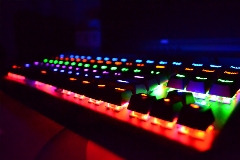 发光机械键盘推荐,机械键盘一定要买品牌的吗