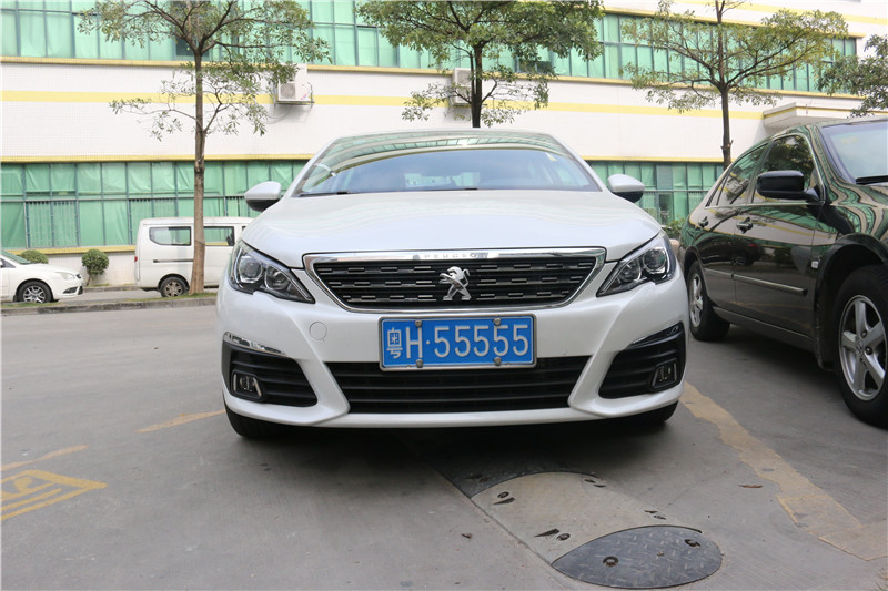 标致308改畅影10.2寸横屏机,2017就这么任性