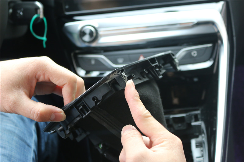 标致308改畅影10.2寸横屏机,2017就这么任性