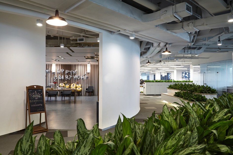 现代办公楼设计高级感,珠海现代简约办公楼会议室装修