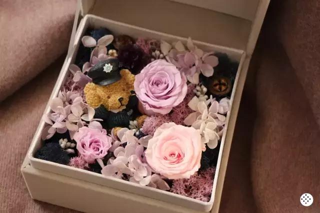 世界这么吵，90后的她却在花的世界里把文艺过成了生活！