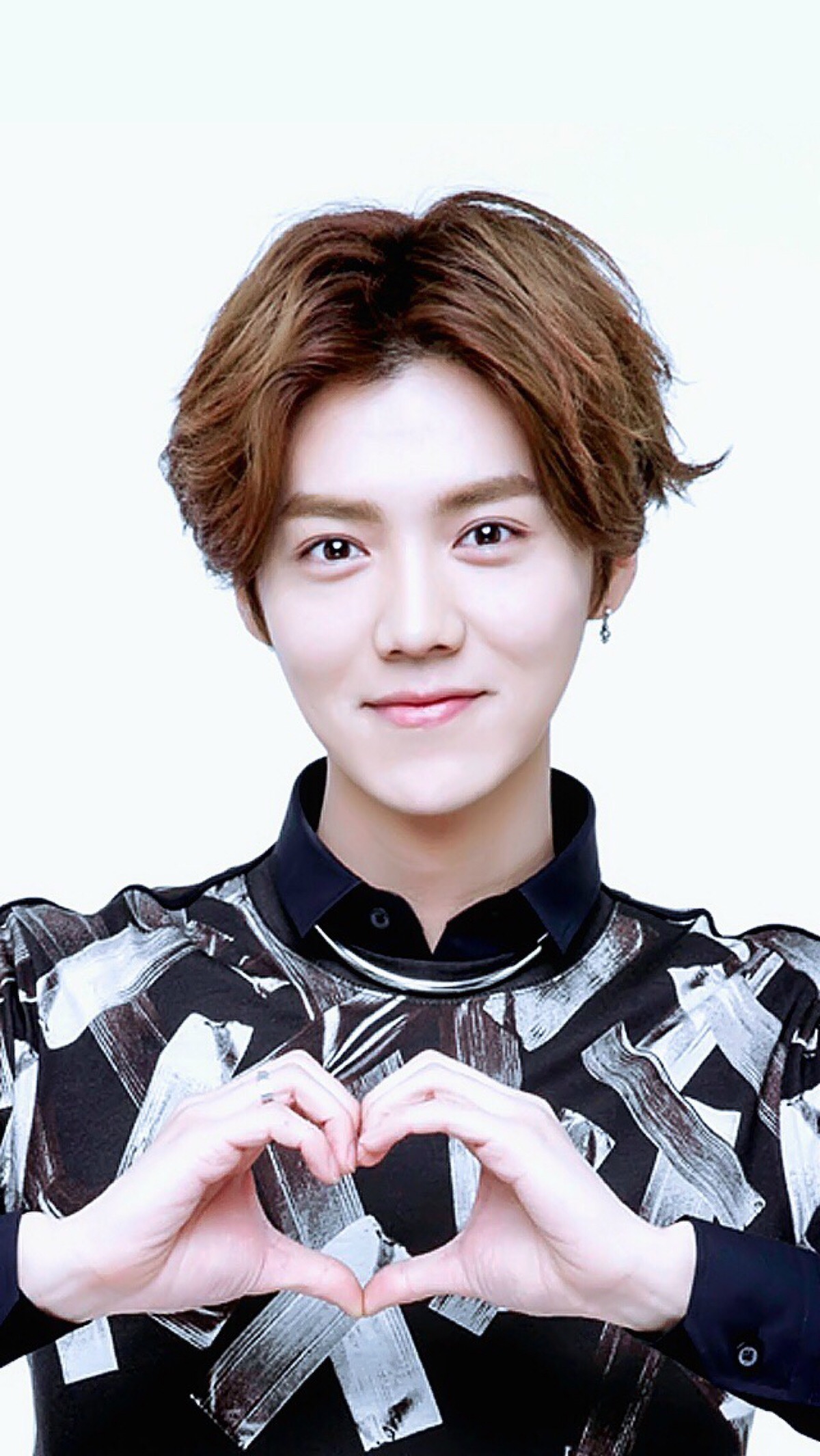 泥萌认识鹿晗吗？就“亲”他，看看，这才是最真实的鹿晗