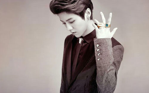 泥萌认识鹿晗吗？就“亲”他，看看，这才是最真实的鹿晗