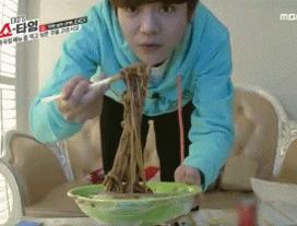 泥萌认识鹿晗吗？就“亲”他，看看，这才是最真实的鹿晗