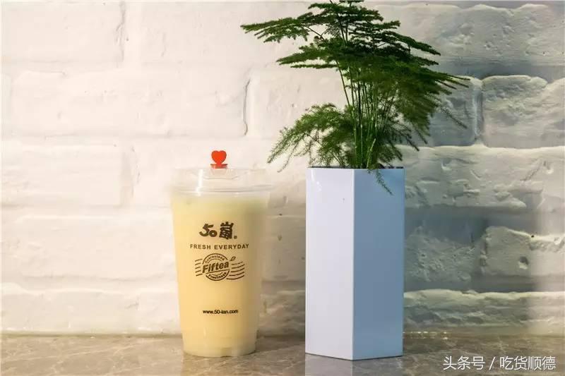 很多大明星都是大良这家店的粉丝，50杯明星同款奶茶免费送！