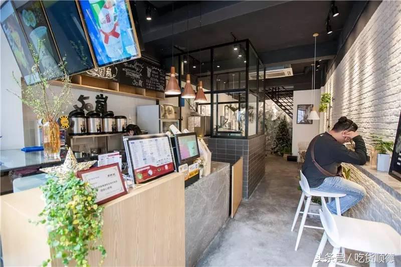 很多大明星都是大良这家店的粉丝，50杯明星同款奶茶免费送！