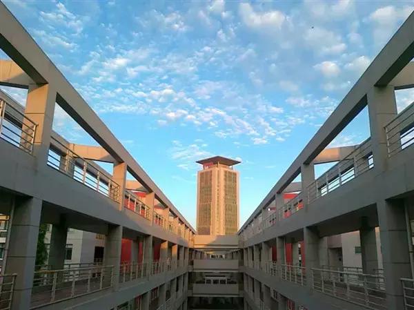 厦大入选全球12所最美大学！像花园一样的大学厦门原来这么多