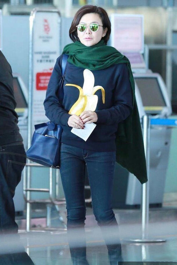 这件香蕉卫衣火遍中韩娱乐圈,狠狠心就可以穿张艺兴、李圣经同款