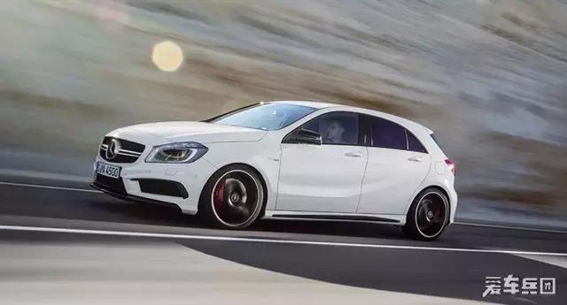 同一款车两厢跟三厢空间一样吗,同一款车两厢和三厢哪个贵