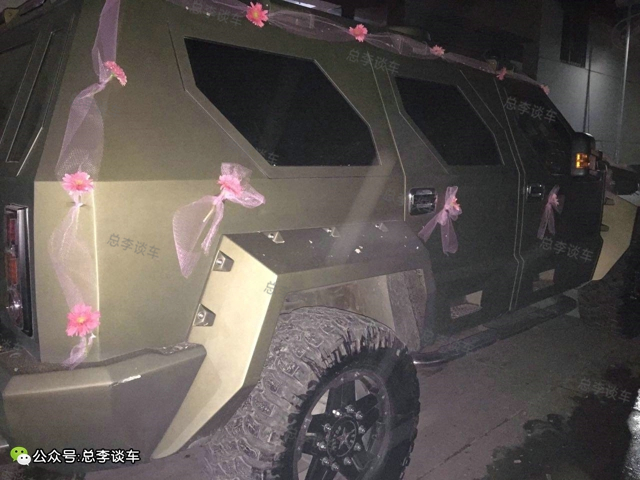 女子开千万防弹车,这车接新娘真霸气,国内罕见婚车