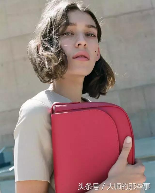 王菲包实际叫什么包,王菲04年隐退后多久复出的