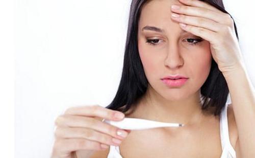 女子偷偷吃药流产,女孩吃流产药大出血