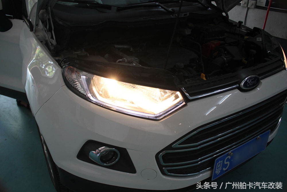 福特翼搏的灯光使用图片,福特翼搏大灯灯光一边高一边低