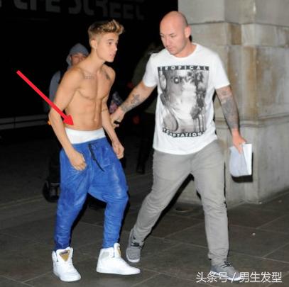 为啥贾斯汀比伯不好好穿裤子,比伯贾斯汀裤子