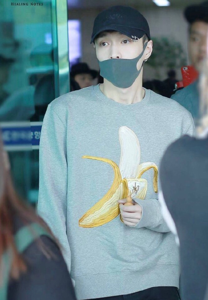 这件香蕉卫衣火遍中韩娱乐圈,狠狠心就可以穿张艺兴、李圣经同款