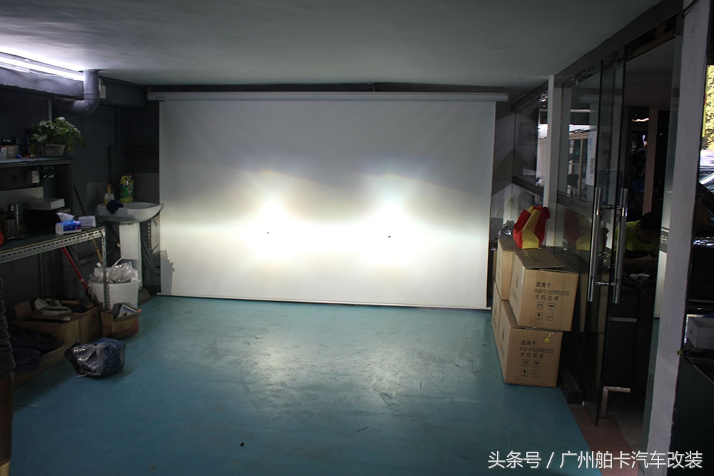 福特翼搏的灯光使用图片,福特翼搏大灯灯光一边高一边低