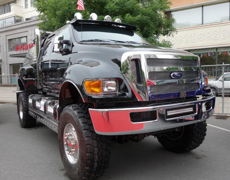 这些汽车比较霸气，随随便便压扁超跑轿车