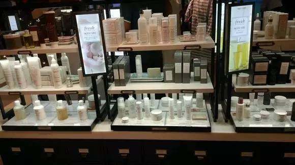 香港新春年货市场红火,这些年货卖爆了购买主力竟是90后