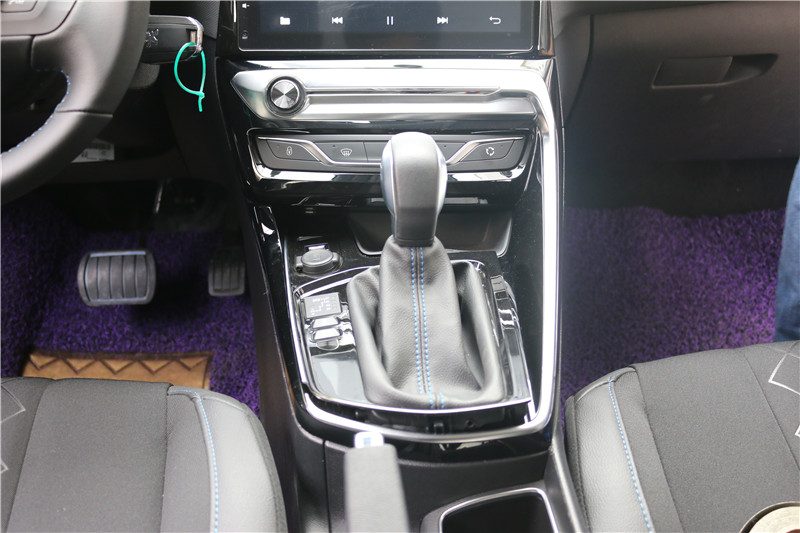 标致308改畅影10.2寸横屏机,2017就这么任性