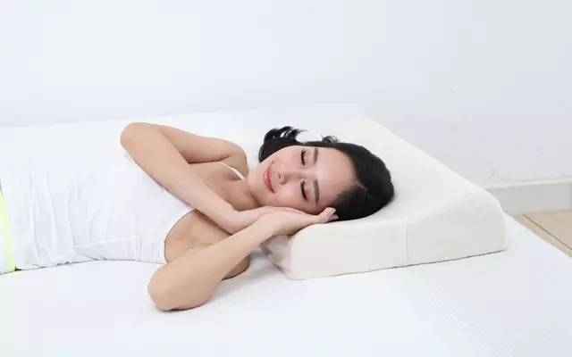 颈椎病如何选择适合自己的枕头,颈椎病最合适的枕头是哪种