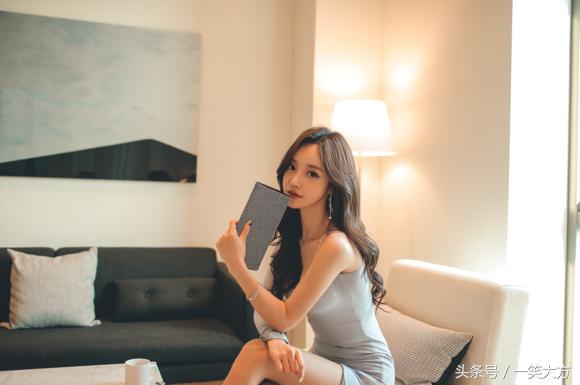 孙允珠鹅黄长摆裙,孙允珠露肩礼裙鉴赏