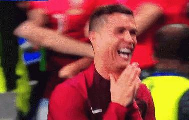 c罗踢球的身法,c罗踢球坚毅的目光