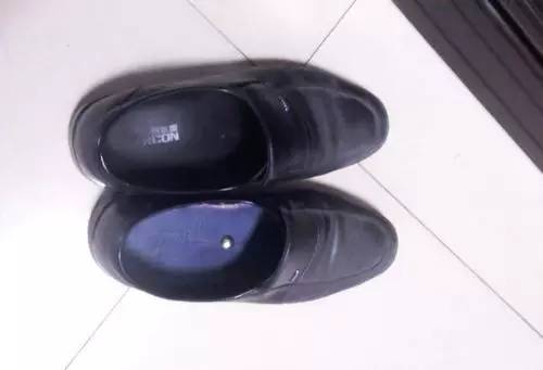 鞋垫老是跑出来是怎么回事,为什么鞋垫总往脚后跟跑