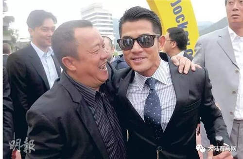 人不行,赛马上!甄子丹和洪金宝的赛马“真刀实枪”PK了一把!