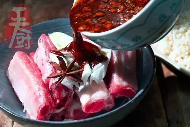 锡纸烤小排骨的做法,锡纸糯米排骨做法