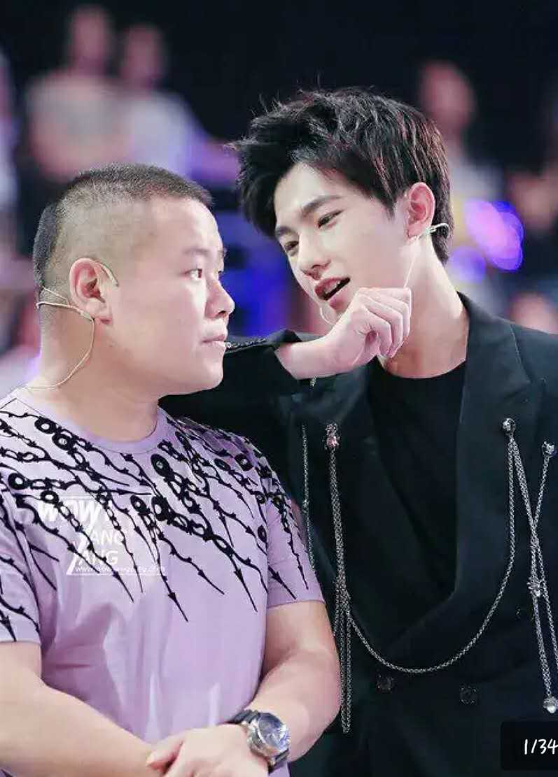 天生桃花眼！前有梁朝伟后有王俊凯，最绝是杨洋对猪的深情凝视~