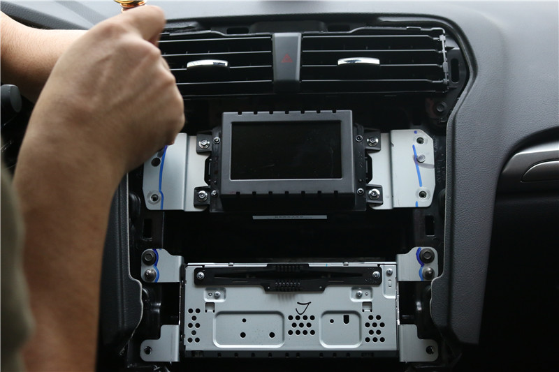 17款新蒙迪欧改畅影12.1寸2G运行+64G储存升级版导航